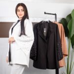 جاكيت نسائي بأكمام واسعة مرصعة بالكريستال