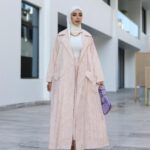 طقم تنورة وعباءة وردية مزخرفة