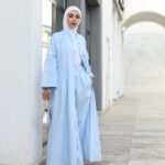 طقم بنطال وعباءة تحوي على خطوط طولية