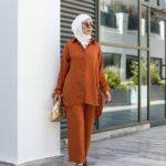 طقم بلوزة طويلة وبنطال عريض